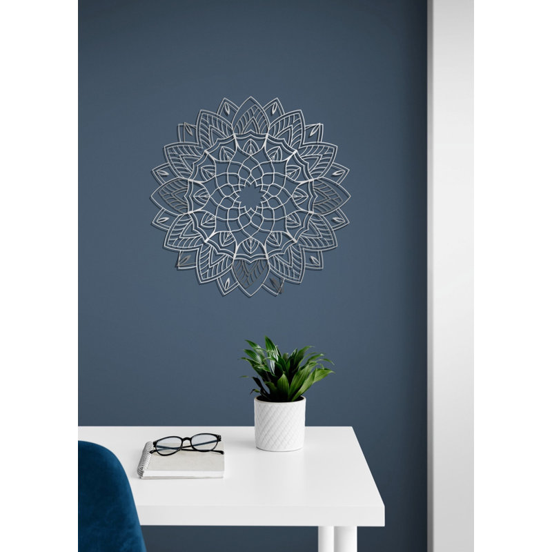 Décoration murale abstraite mandala en métal, décoration florale créative en métal, Argenté mat, H 22 po x l 22 po x P 0,5 po