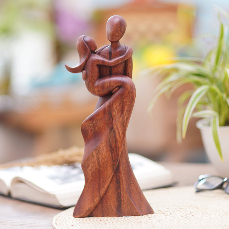 Figurines & Sculptures