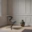 Chaise creuse en fibre de verre noire de forme spéciale