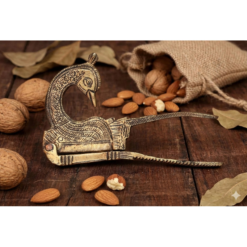 Coupe-noix de paon en laiton fait à la main - Ustensiles de cuisine artisanaux de 6 pouces et décoration, casse-noisette fonctionnel avec motif d'oiseau complexe