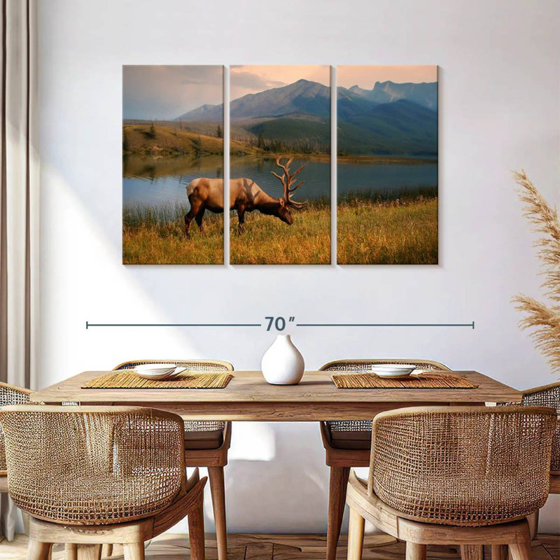Wapiti au bord du lac, H 36 po x l 57 po