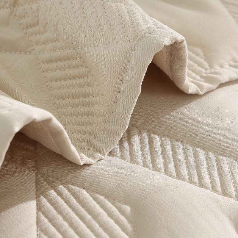 Microfiber Geometric Bedding Reversible Soft Quilt, King Quilt + 2 King Shams, Beige