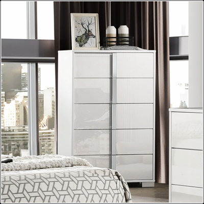 Commode de chambre blanche 1 pièce de style contemporain avec finition UV, pieds chromés et poignées verticales pour des solutions de rangement modernes