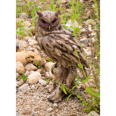Statue aigle en bois flotté sur souche