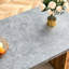 Table de salle à manger élégante avec 4 chaises en tissu brun, pieds arqués en métal noir pour différents espaces-785398518