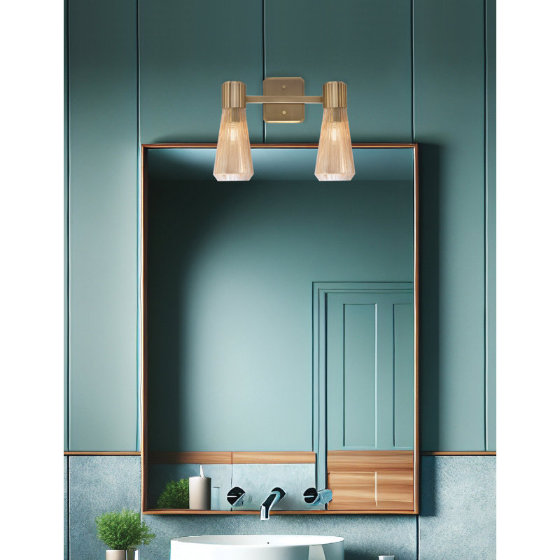 Barre d'éclairage de salle de bain 2 lumières Everleigh, fini laiton vieilli avec verre ambré 4 po, 15 po de largeur, Laiton
