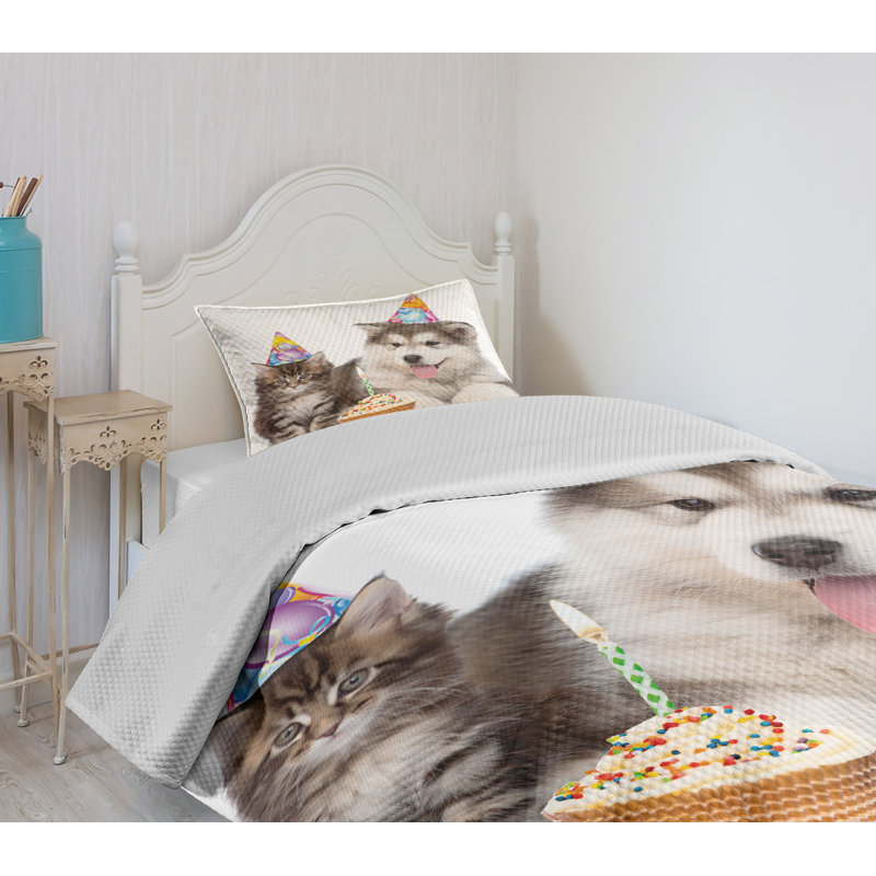 White Twin Quilted Bedspread Set with Party Animals