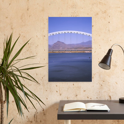 Pont sur un lac, pont du lac Roosevelt, lac Roosevelt, State Route 188, Arizona, art mural architecture contemporaine