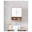 Armoire murale de salle de bain avec double porte, tablette inférieure, portes à motifs ondulées, tablette intérieure réglable, installation facile, bois blanc et naturel