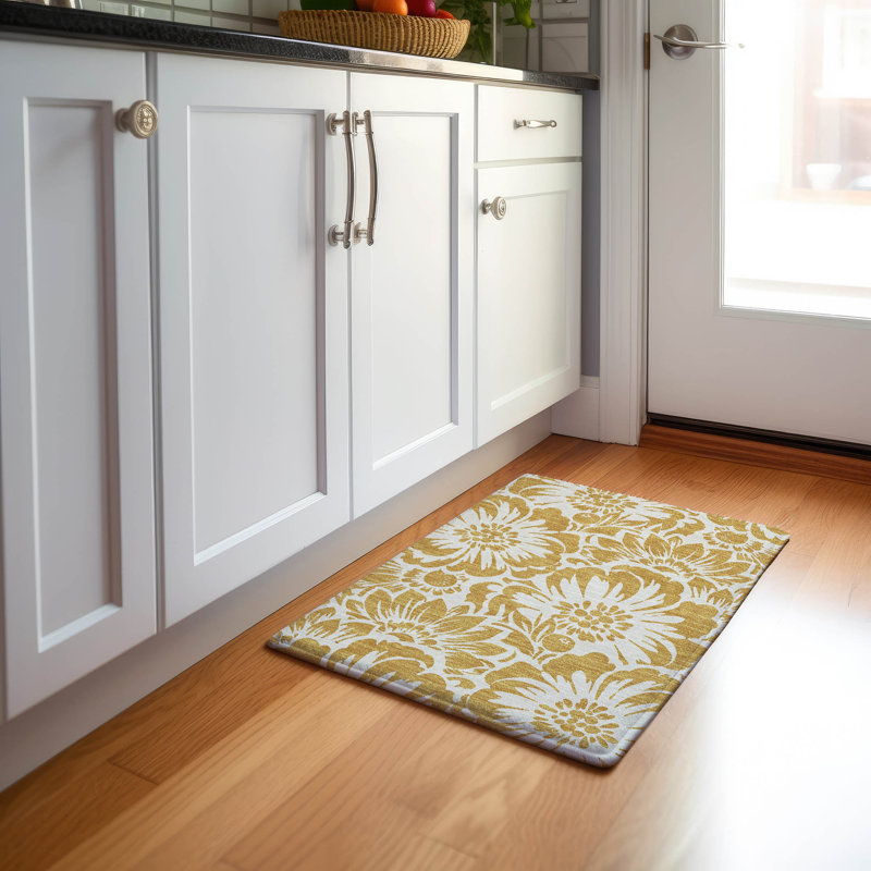 Tapis doré de qualité supérieure lavable à la machine Cerrito AMF551, Rectangle 1 pi 8 po x 2 pi 6 po