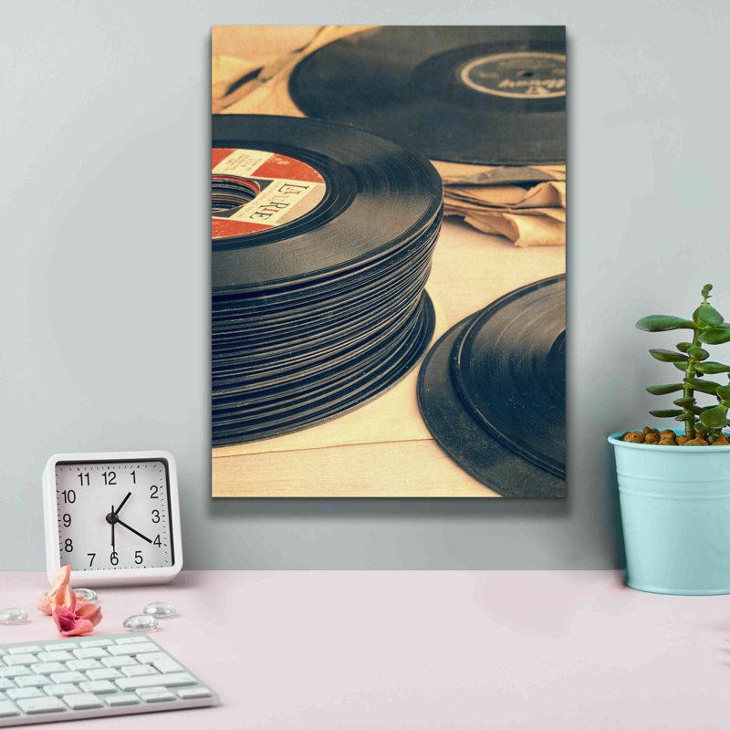 «Old 45s» par Edward M. Fielding, H 16 po x l 12 po x P 0,75 po