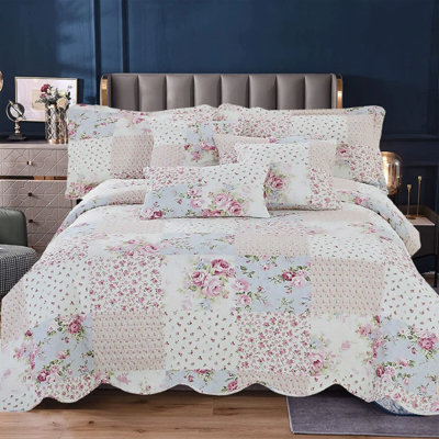 Polyester Patchwork Bedspread with Pillow Shams