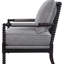 Élégante chaise grise avec un coussin de dossier assorti et un cadre noir, un charmant accent cappuccino pour une maison élégante