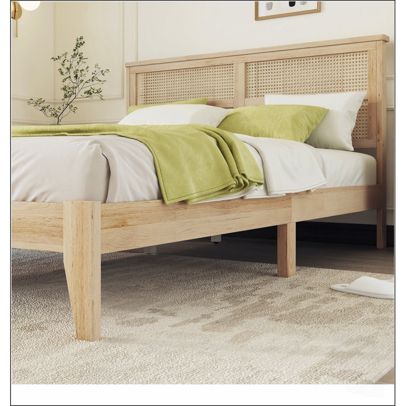 Lit Queen Size en bois massif avec tête de lit en rotin et pieds de soutien renforcés pour plus de durabilité et de style