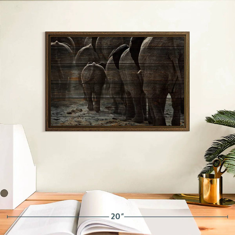 Éléphants texturés en bois, 13 po x 9 po, Cadre flottant en noyer