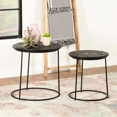 Tables gigognes contemporaines, noir mat et mangue, 2 tables élégantes pour un usage domestique, mat, supports en métal avec plateau en manguier, salon