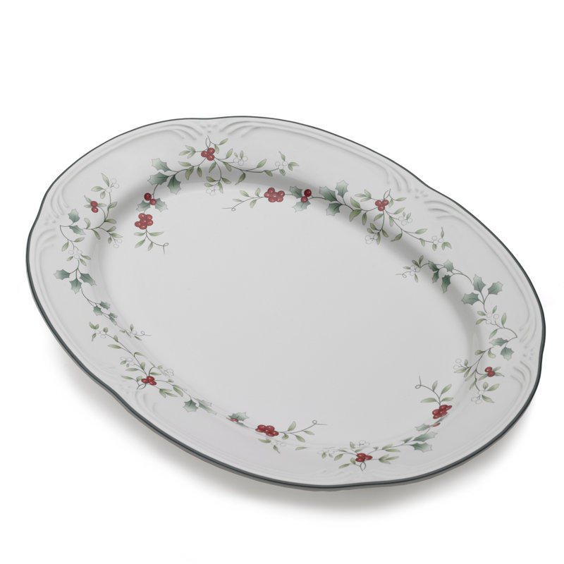 Pfaltzgraff Winterberry 14 in. Oval Serving Platter