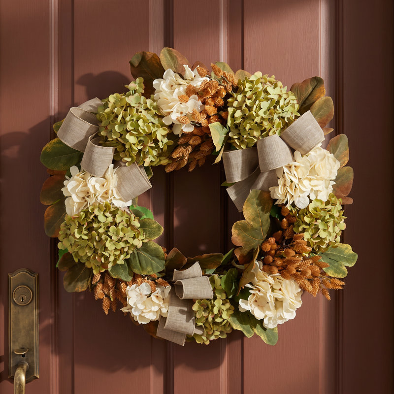 Couronne d'automne de 61 cm (24 po) composée d'hortensias et de pommes de pin, ornée de nœuds