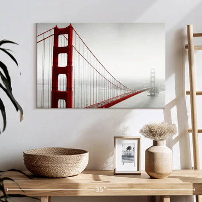Lilie Golden Gate Bridge dans le brouillard