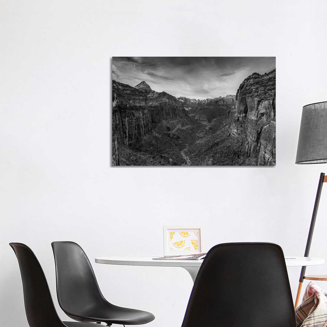 Canyon Walls von Bill Sherrell - Galerie-verpackte Leinwand Giclée auf Leinwand