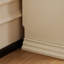 Foyer autoportant en bois massif beige