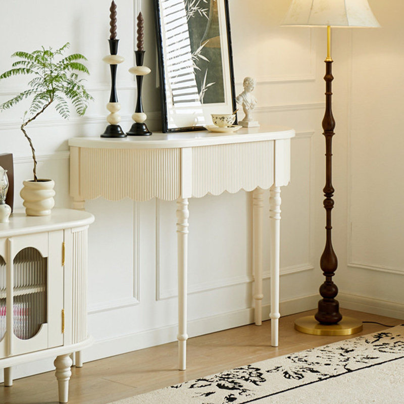 Console élégante de style français crème