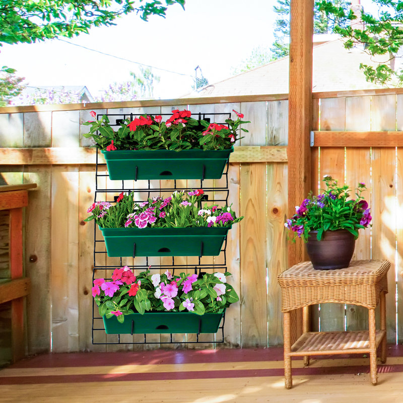 Carneisha Vertical Garden, Green