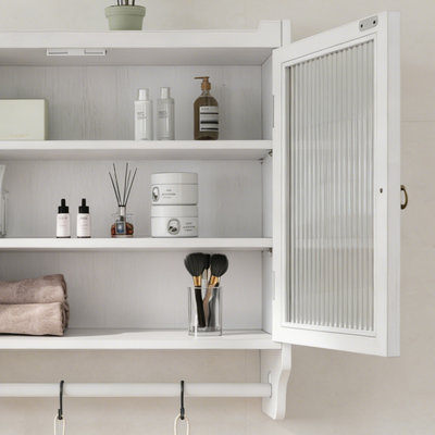 Armoire murale en verre 24,8 po à deux portes avec rangement à trois niveaux et porte-serviettes, pour salle de bain, cuisine ou salle à manger, finition blanchie