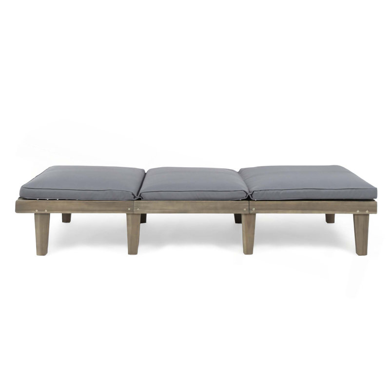 Chaise longue en bois avec coussin