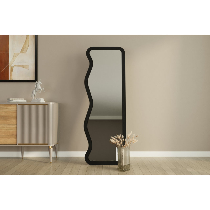 Bisou Wavy Wall Mirror, Black