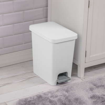Sterilite 2.7 Gallon Step on Trash Can