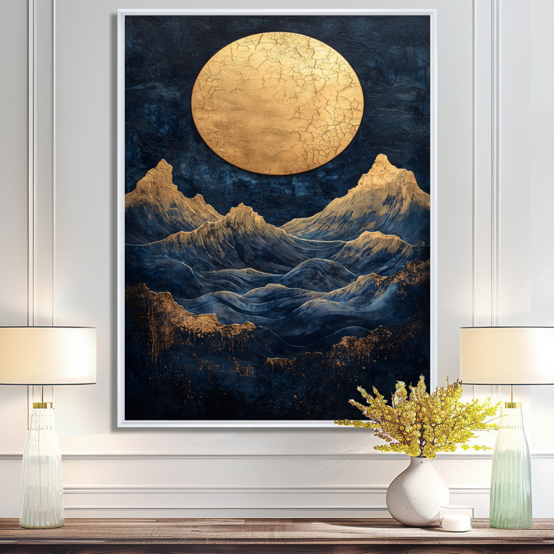 Décoration murale lune dorée sur un paysage côtier liquide II - lune, H 40 po x l 30 po, Reproduction avec cadre flottant