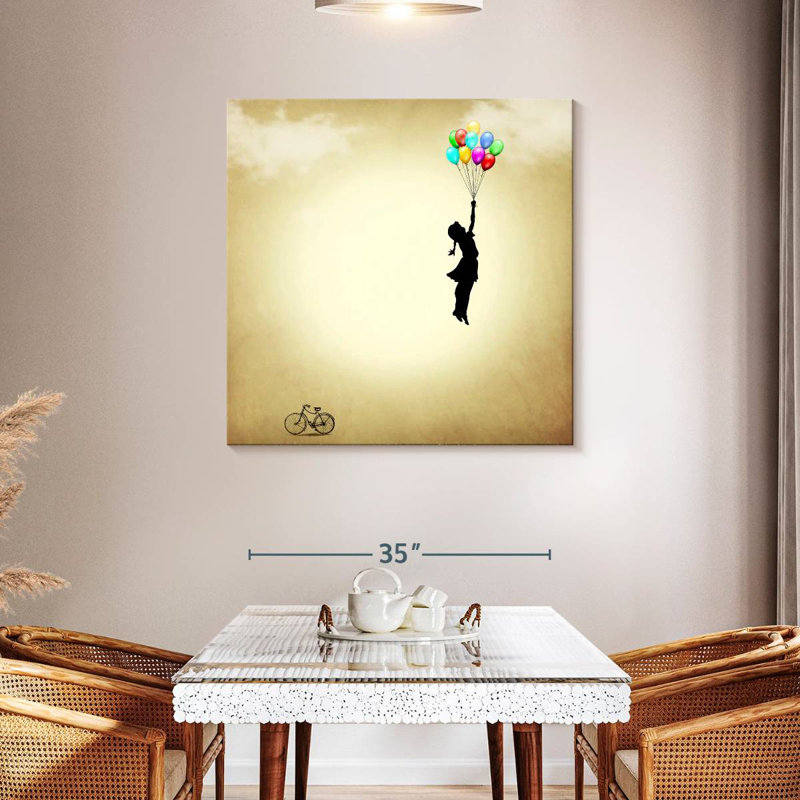 Fille Leisha avec ballon, H 39 po x l 39 po
