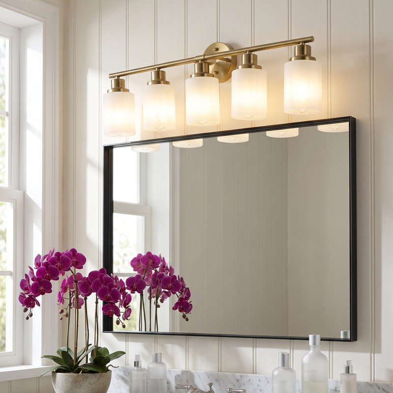 Applique murale moderne 32 po à 5 lumières pour salle de bain or avec abat-jour en verre givré blanc laiteux, Doré