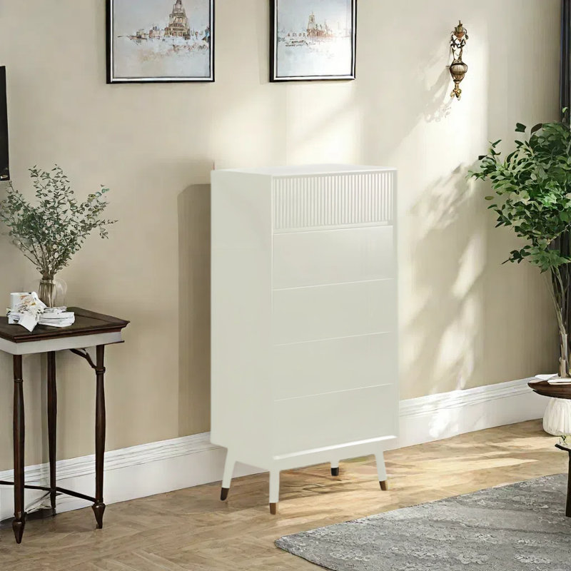 Walenty, Cream White