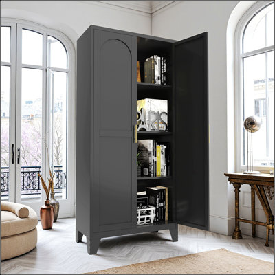 Spacieuse armoire de rangement en métal de 61 pouces avec tablettes réglables et portes galbées, idéale pour l'organisation de la chambre à coucher et du salon
