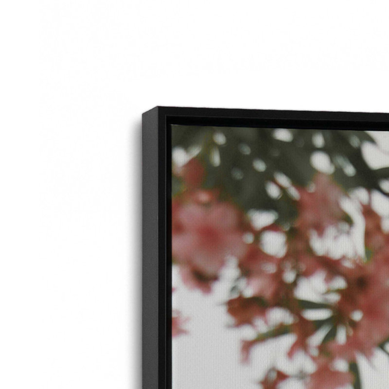 Impression sur toile roulée Scenic Blossoms, Cadre flottant noir satiné, H 18,75 po x l 12,75 po x P 1,75 po
