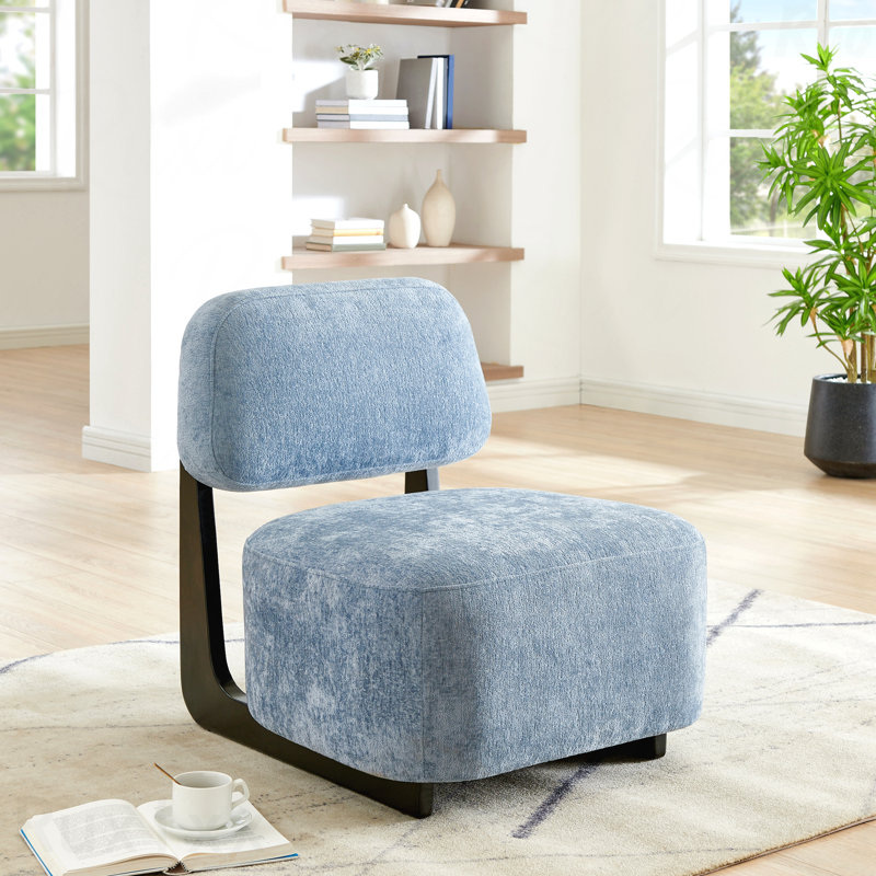 Chaise d'appoint de style moderne Solara avec structure en bois massif dans des bureaux élégants, Bleu