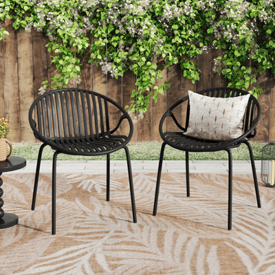 Chaises de salle à manger de patio empilables avec design respirant de style moderne et simple (ensemble de 2), pieds en métal + dossier en plastique, noir