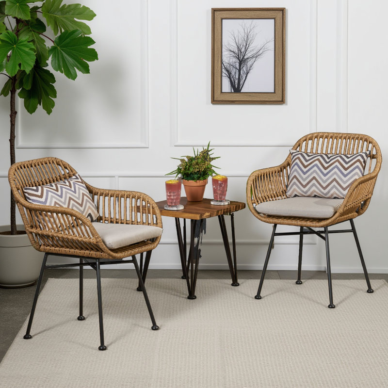 Ensemble de 2 chaises en faux rotin tissé brun et beige - structure en acier et coussins résistants à l'eau pour une utilisation extérieure