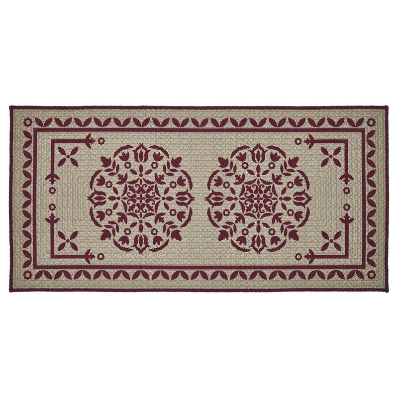 Tapis de bain en jacquard de polyester brun clair Custom House, L 17 po x L 36 po, Bourgogne