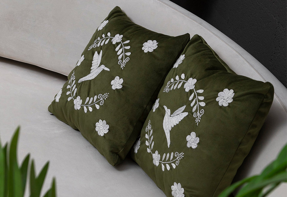 COLIBRÍ HANDEMBROIDERED DECORATIVE PILLOWS