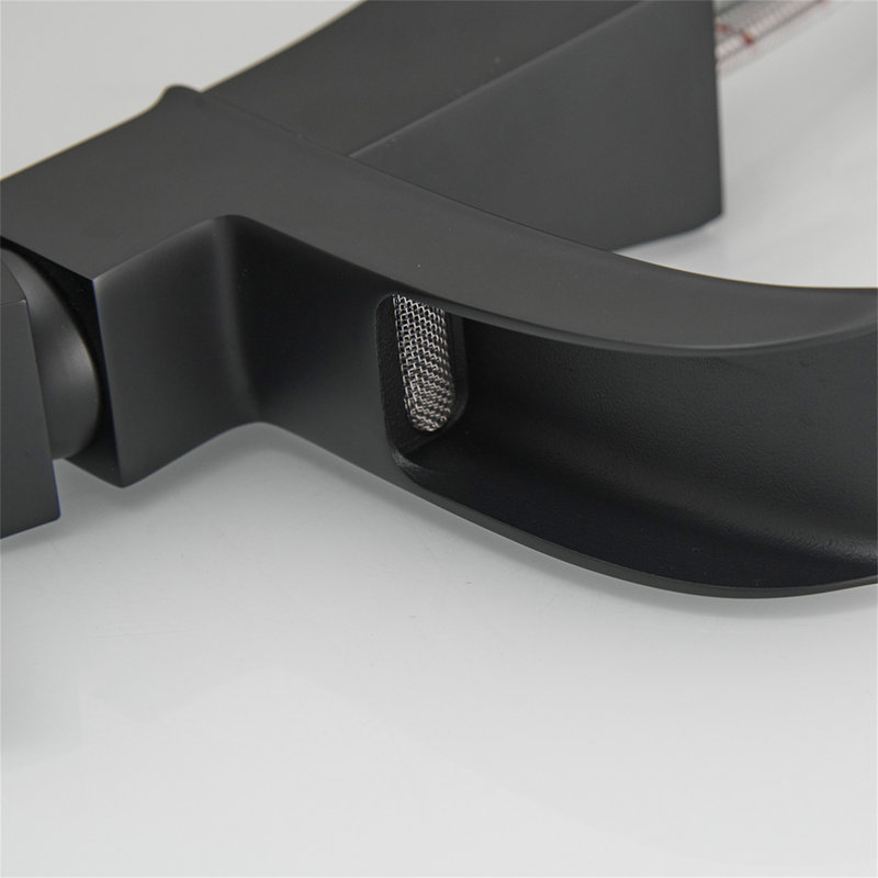 Single-handle Bathroom Faucet with Drain Assembly, Matte Black