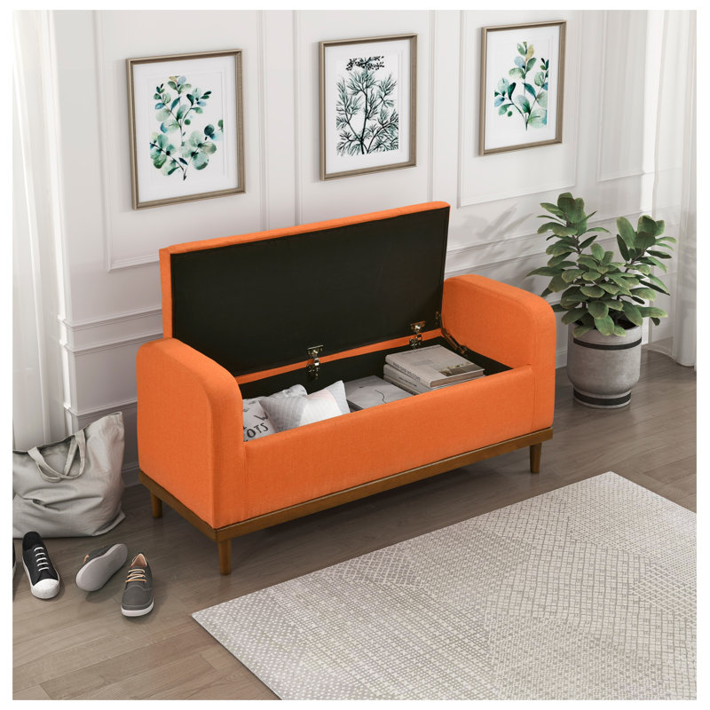 Banc de rangement relevable de style moderne du milieu du siècle, avec revêtement capitonné orange et finition en bois de noyer