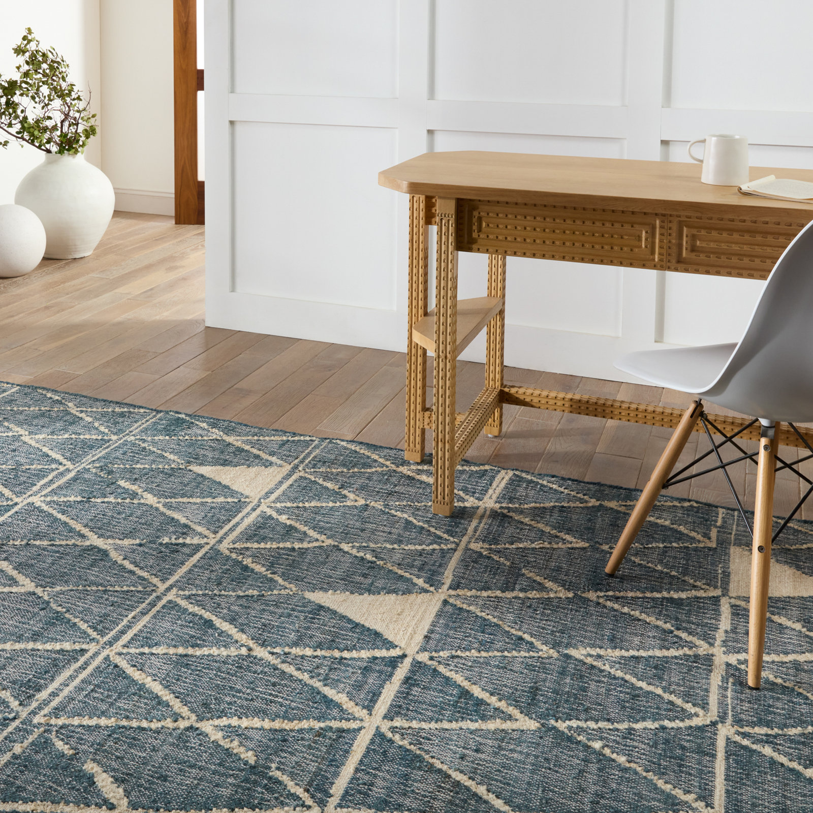 Enisa Navy Beige Hand-Woven Jute Rug, Rectangle 5' x 8'