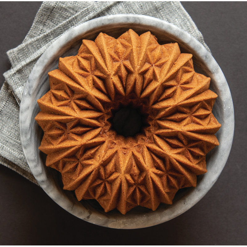 Nordic Ware Non-Stick bundt Cut Crystal