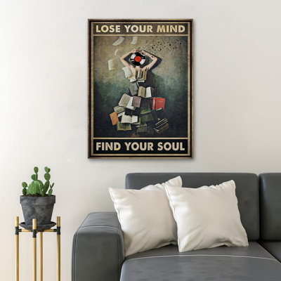 Fille avec disque vinyle et nombreux livres - «Lose Your Mind Find Your Soul», toile tendue avec châssis - Illustration musicale, décor de salon noir et gris