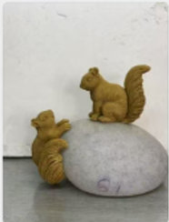 Statue de pierre de lune Squirrel Friends