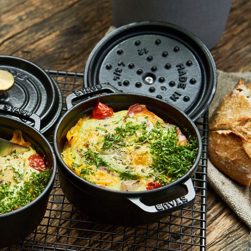 La Cocotte Cast Iron Round Cocotte, 5.5 quarts, Black Matte