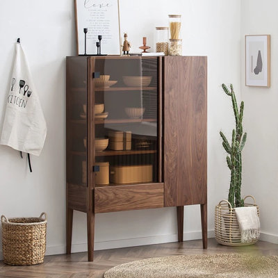 Vitrines en bois massif brun noisette